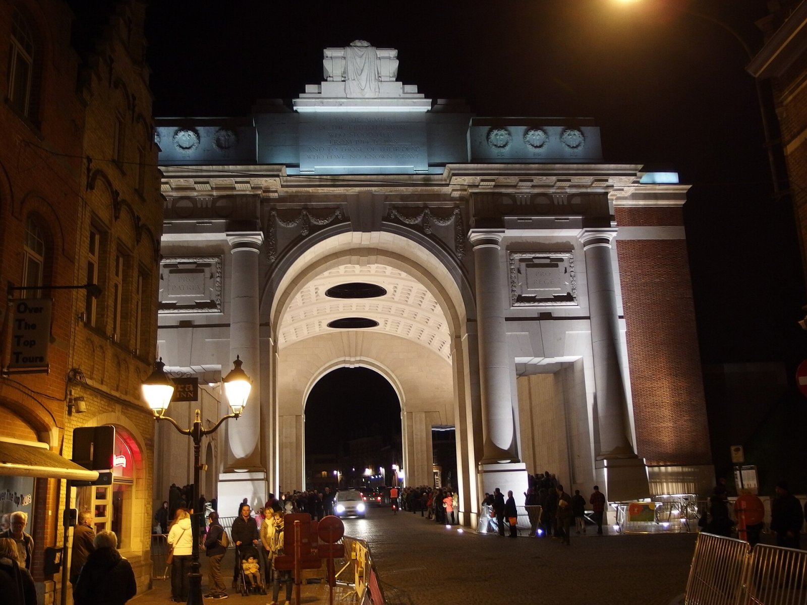 Menin Gate: el monumento a la memoria en Ypres - Grote Markt 34 | Secret World Trip Planner