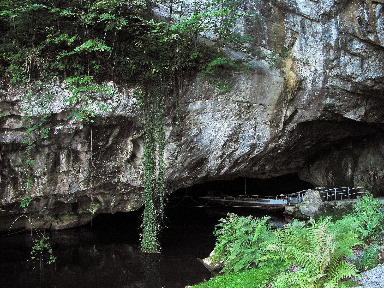 Esplorando le Magiche Grotte di Han-sur-Lesse in Belgio - 458M+M8 Rochefort | Secret World Trip Planner