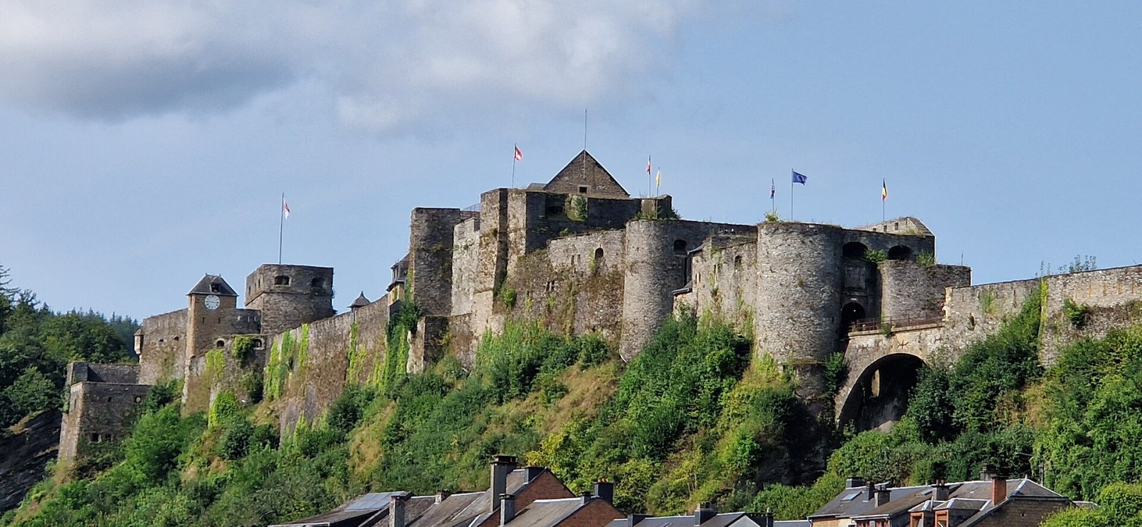 Descubra o Castelo de Bouillon: História e Beleza na Valônia - Bld Vauban 20 | Secret World Trip Planner