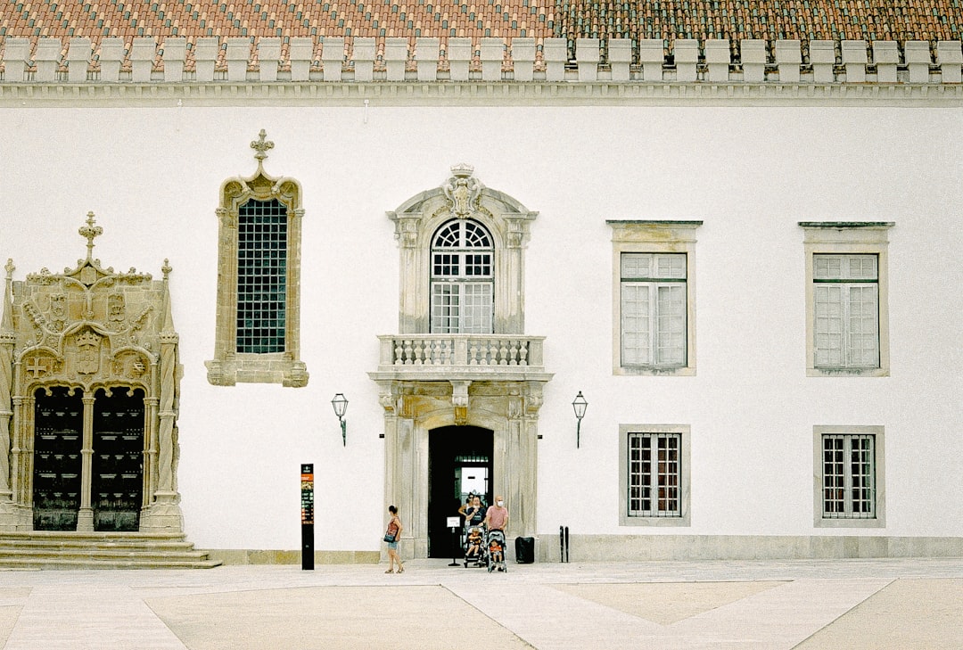 Entdecken Sie die Universität Coimbra: Ein kulturelles Juwel Portugals - Tresnuraghes | Secret World Trip Planner