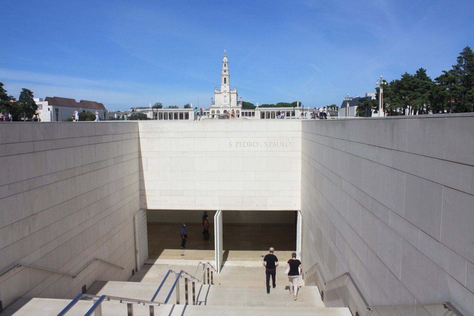 Scopri il Santuario di Fátima: un viaggio nella spiritualità - San Nicolò d'Arcidano | Secret World Trip Planner