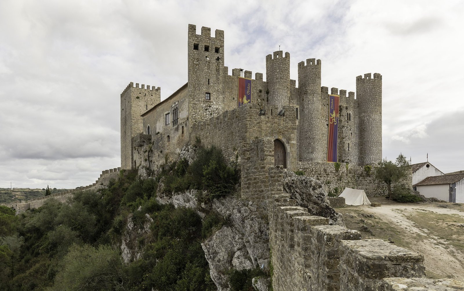 Откройте для себя Óbidos: средневековое сокровище Португалии - Soleminis | Secret World Trip Planner
