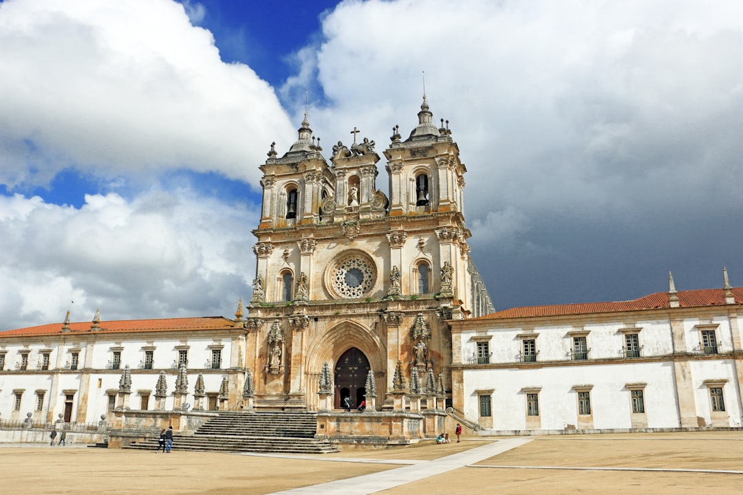 Descubra a Abadia de Alcobaça: um tesouro histórico de Portugal - Segariu | Secret World Trip Planner