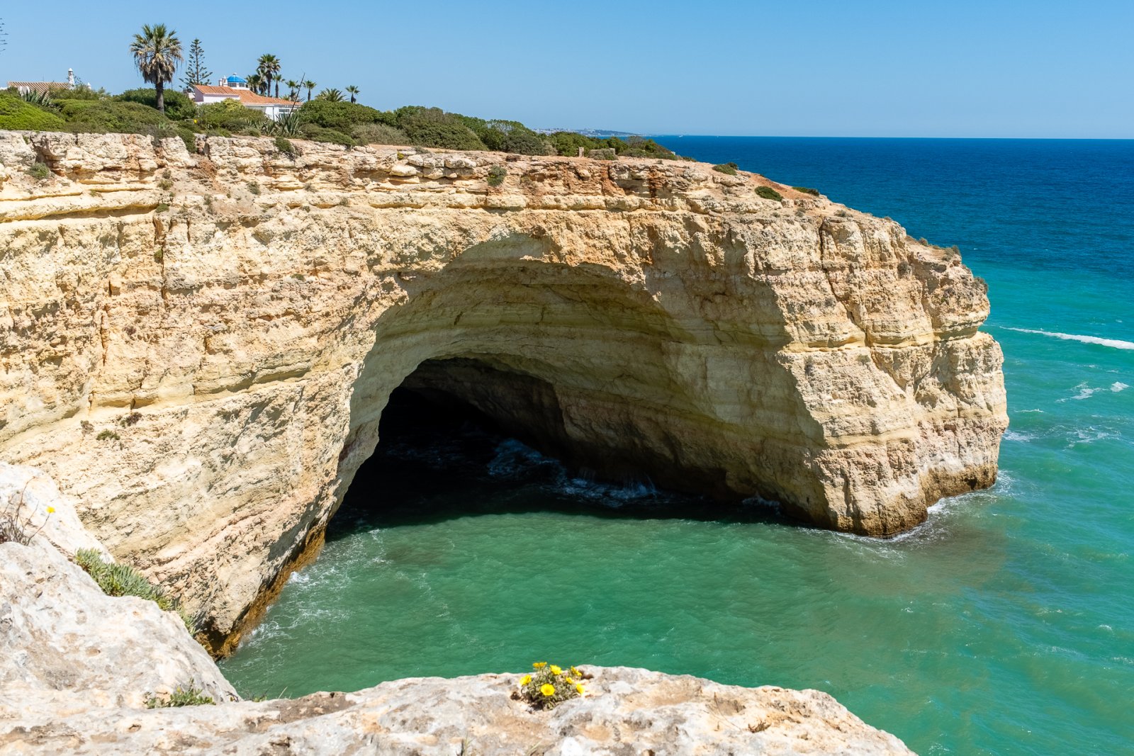 Descubre la Gruta de Benagil: una joya natural del Algarve