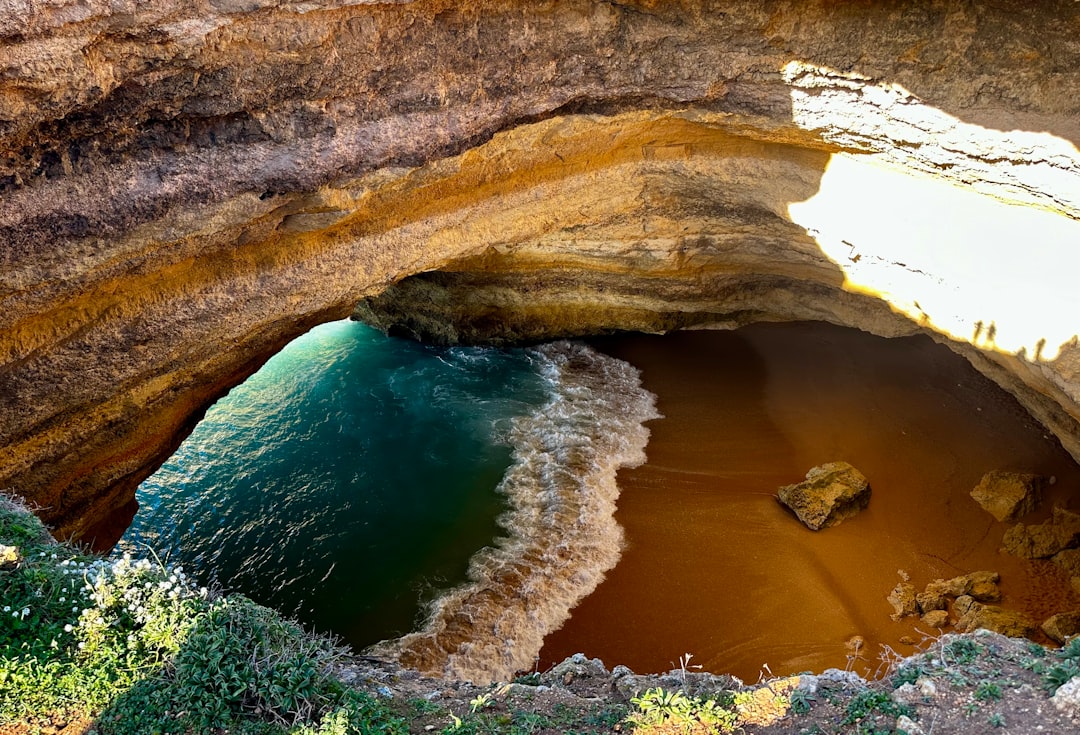 Descubre la Gruta de Benagil: una joya natural del Algarve | Secret World Trip Planner