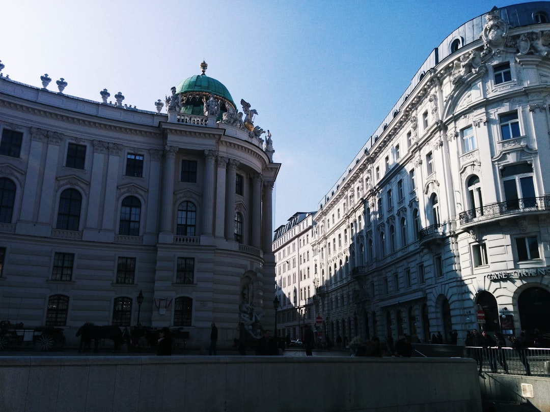 Descubre la majestuosidad del Palacio Hofburg en Viena - Wien | Secret World Trip Planner