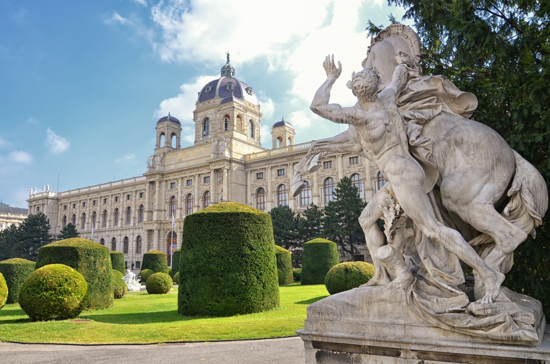비엔나의 Kunsthistorisches Museum 발견하기: 예술 여행 - Wien | Secret World Trip Planner
