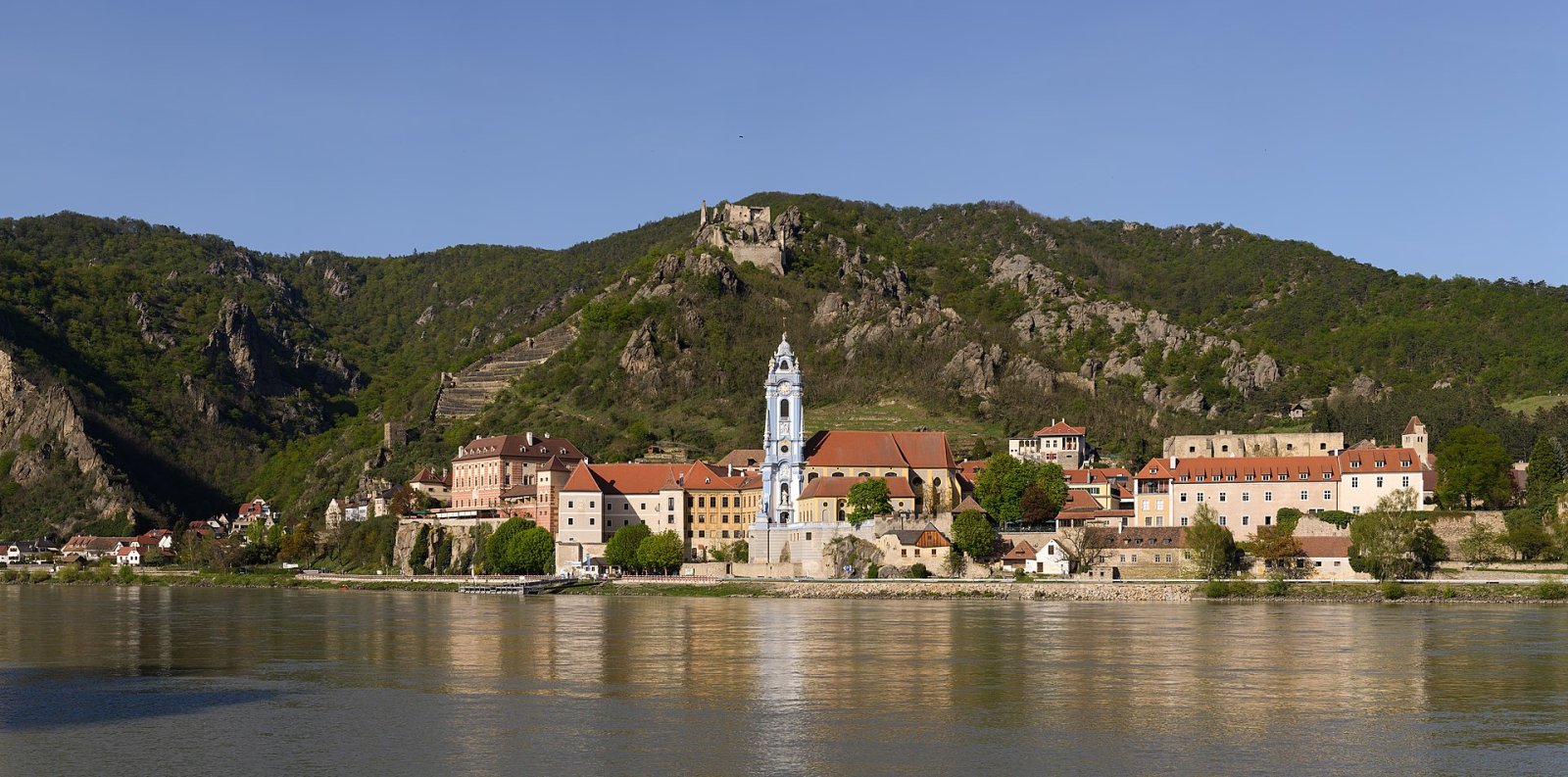 デュルンシュタイン城を発見：オーストリアの歴史と美しさ - Dürnstein | Secret World Trip Planner