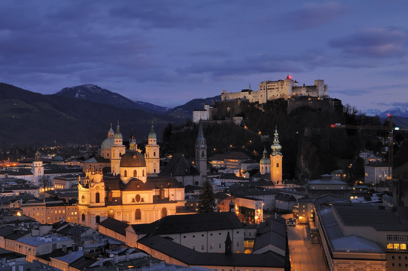 Descubre la Magia del Casco Antiguo de Salzburgo: Historia y Bellezas - Salzburg | Secret World Trip Planner