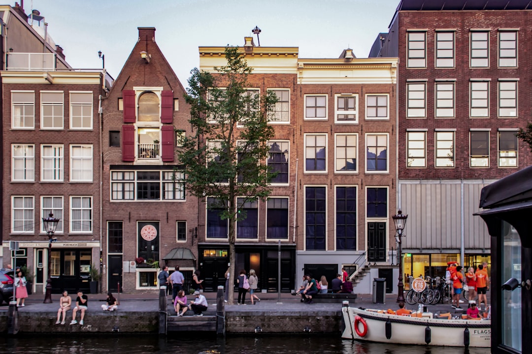 アンネ・フランクの家訪問：アムステルダムの歴史を旅する - Amsterdam | Secret World Trip Planner