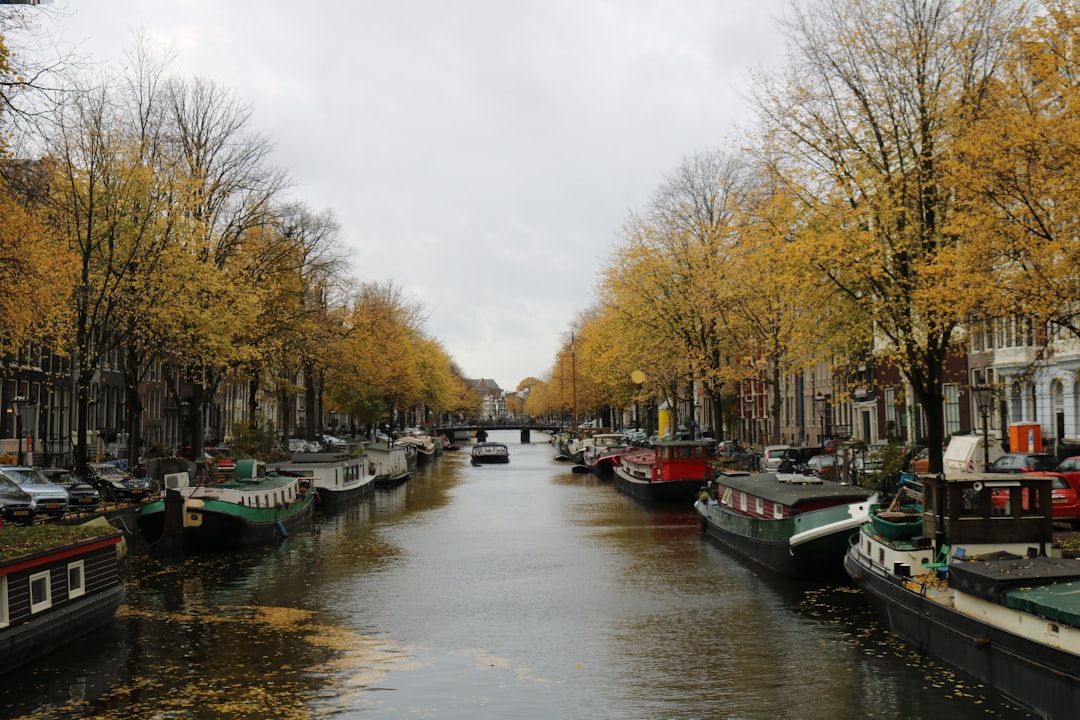 Descubra os Canais de Amsterdã: Uma Viagem pela História e Cultura - Amsterdam | Secret World Trip Planner