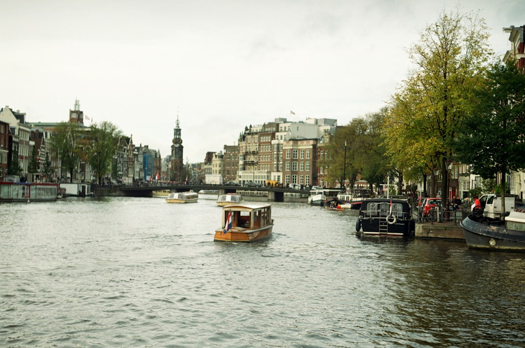 암스테르담의 운하 발견하기: 역사와 문화의 여행 - Amsterdam | Secret World Trip Planner