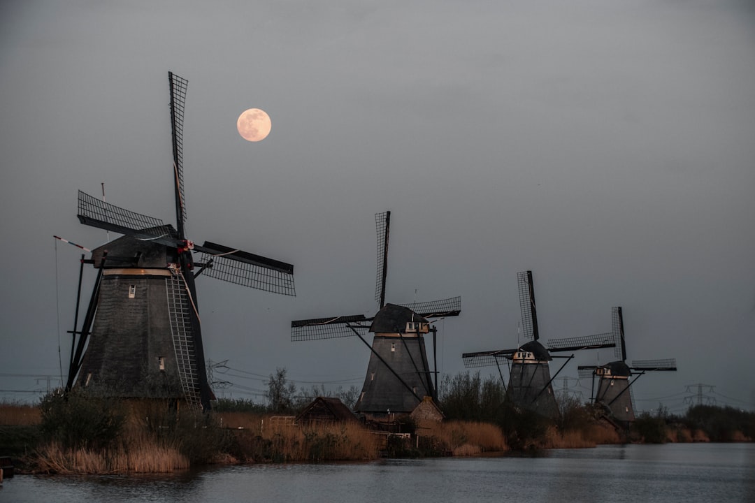 Scopri i Mulini a Vento di Kinderdijk: Patrimonio dell'Umanità - Kinderdijk | Secret World Trip Planner