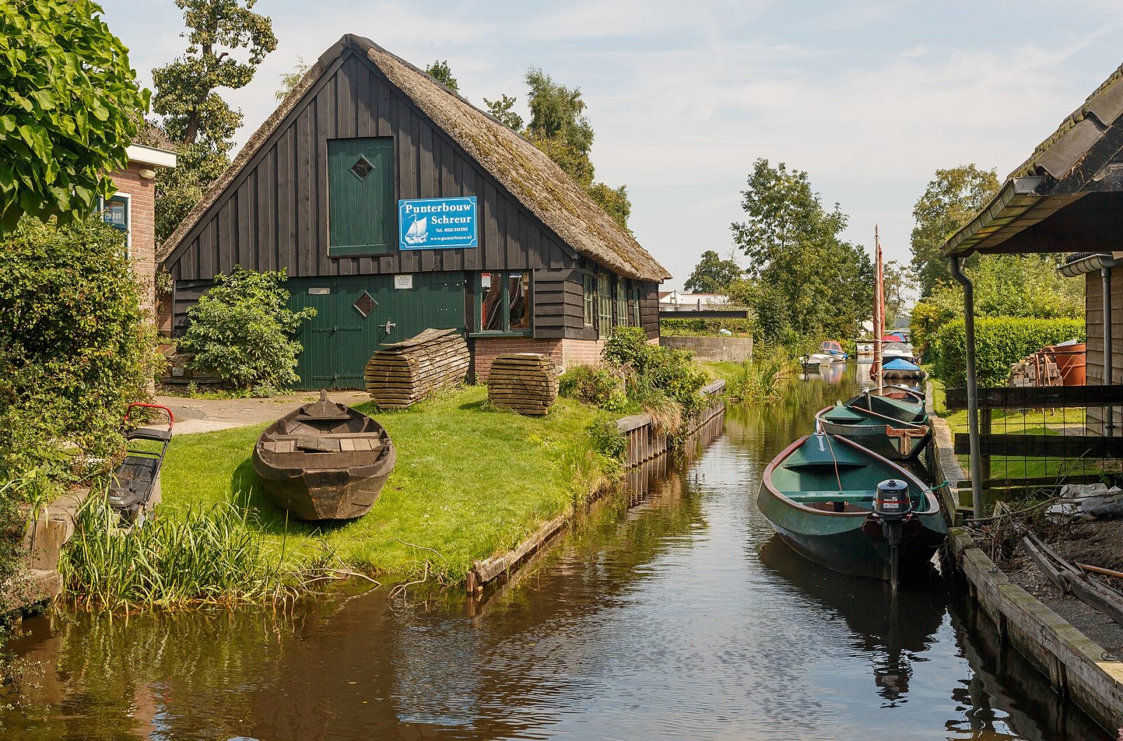 Giethoorn: The Charm of the Venice of the North - Giethoorn | Secret World Trip Planner