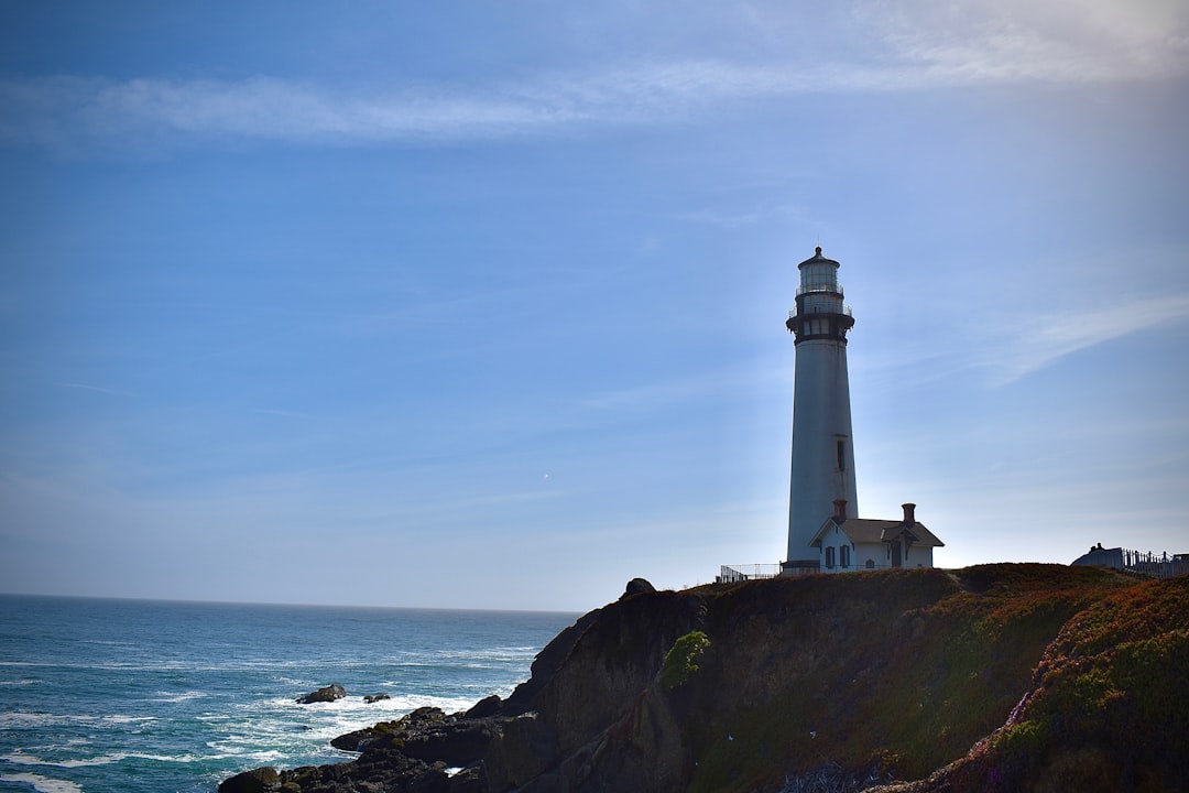 Le Phare de Pigeon Point : Un Monument Historique en Californie - Pescadero | Secret World Trip Planner