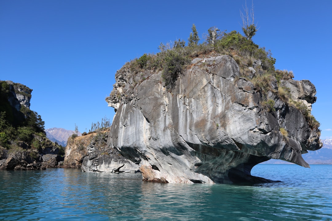 Descubre la Magia de las Cuevas de Mármol en Chile - Chile Chico | Secret World Trip Planner