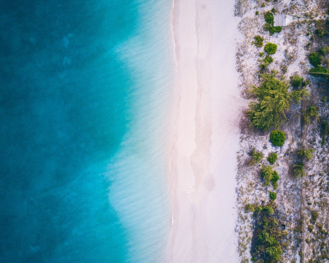 Grace Bay: Il Paradiso delle Spiagge alle Turks e Caicos - Grace Bay TKCA 1ZZ | Secret World Trip Planner