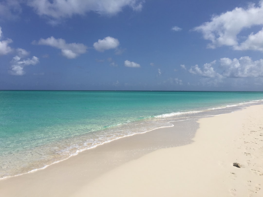 グレースベイ：タークス・カイコスのビーチの楽園 - Grace Bay TKCA 1ZZ | Secret World Trip Planner