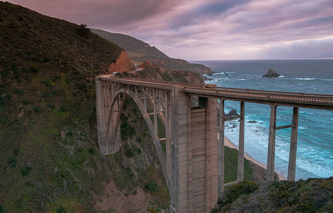 빅서의 아이콘, 빅스비 크릭 다리와 등대들 - Bixby Creek Bridge | Secret World Trip Planner