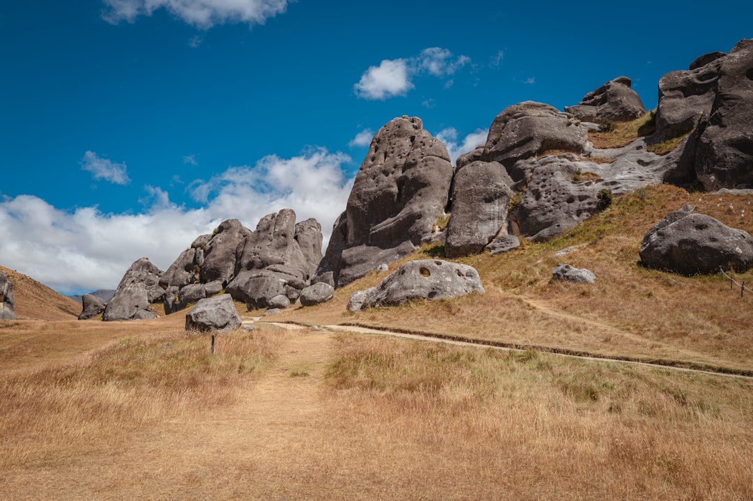 Castle Hill: Un Capolavoro di Architettura Naturale - Castle Hill 7580 | Secret World Trip Planner