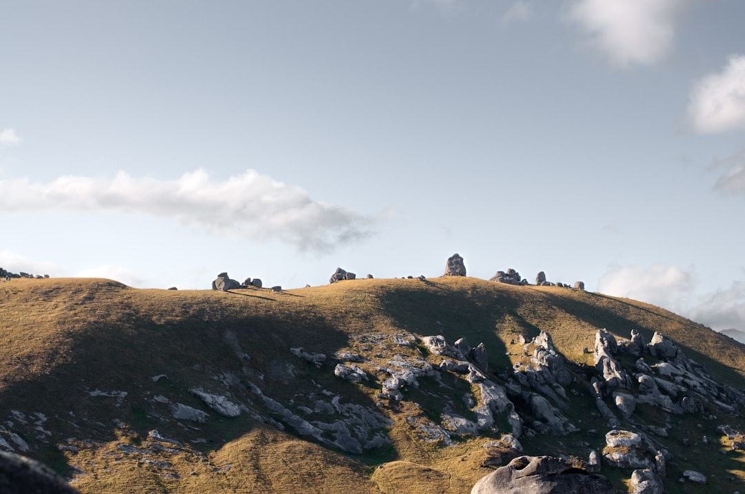 Castle Hill: Una Obra Maestra de Arquitectura Natural - Castle Hill 7580 | Secret World Trip Planner