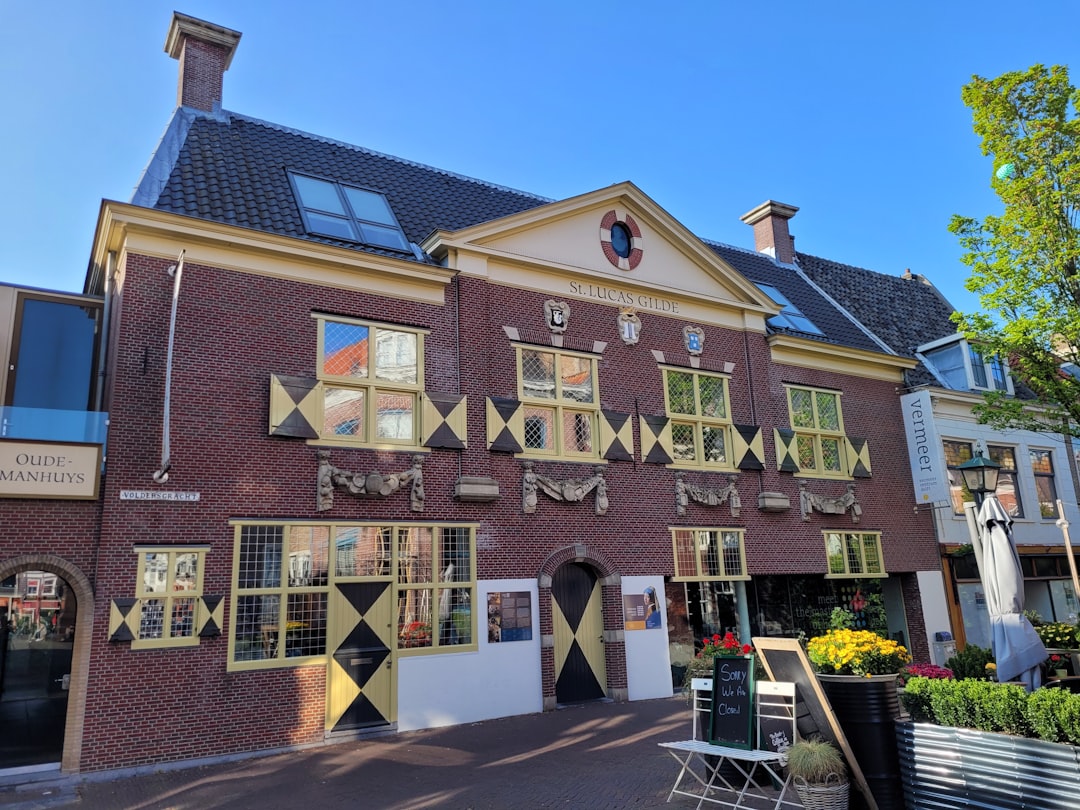 探索代尔夫特的维米尔中心：荷兰文化之旅 - Delft | Secret World Trip Planner