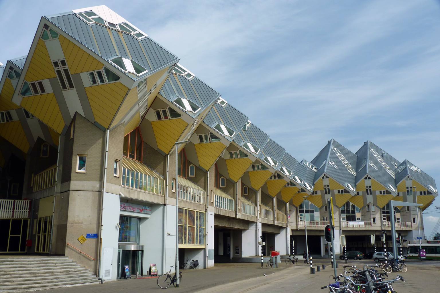ロッテルダムのキューブハウスを発見：ユニークな建築 - Rotterdam | Secret World Trip Planner
