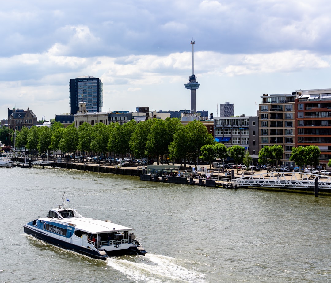 ロッテルダムのユーロマストを発見：忘れられない体験 - Rotterdam | Secret World Trip Planner