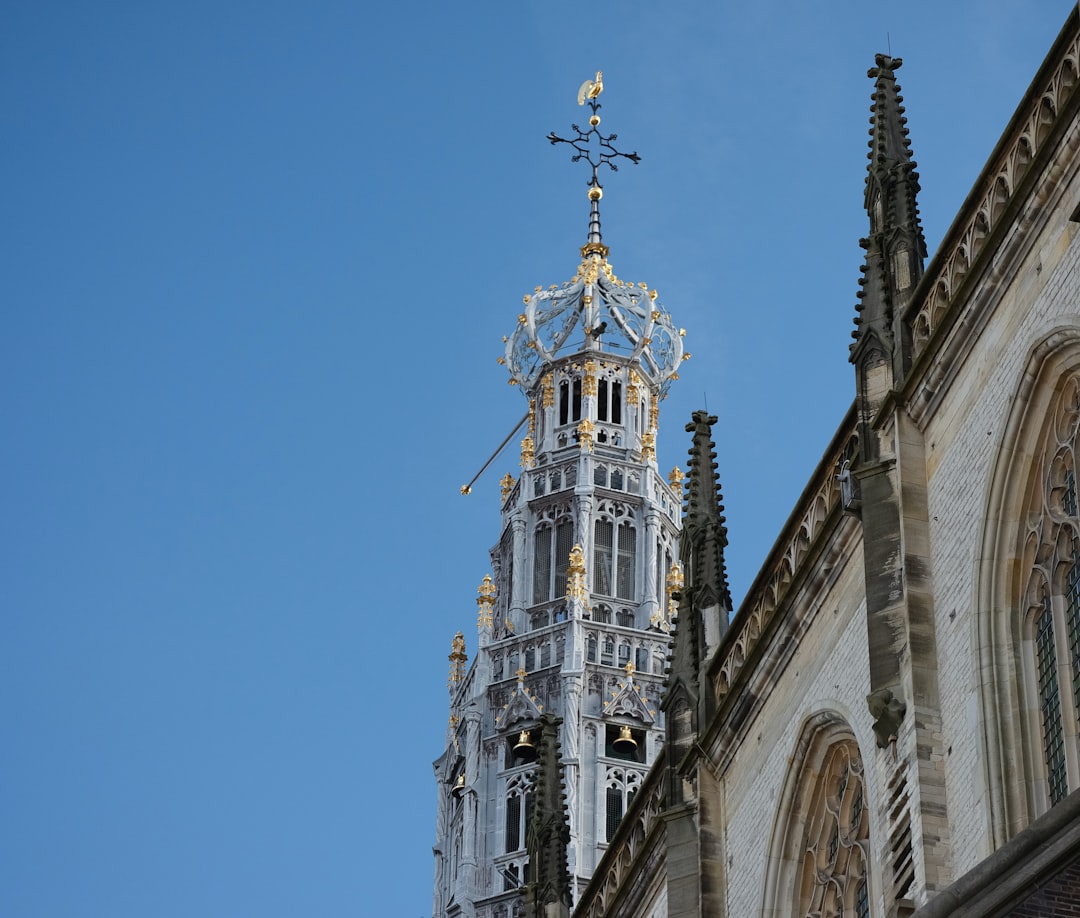 Descubre la Gran Iglesia de Haarlem: un tesoro cultural en los Países Bajos - Haarlem | Secret World Trip Planner
