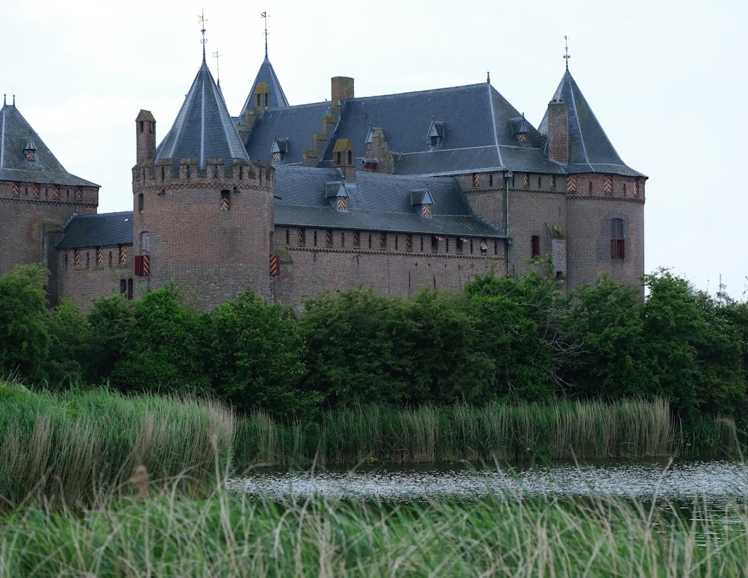 Muiderslot 성: 네덜란드 역사 여행 - Muiden | Secret World Trip Planner