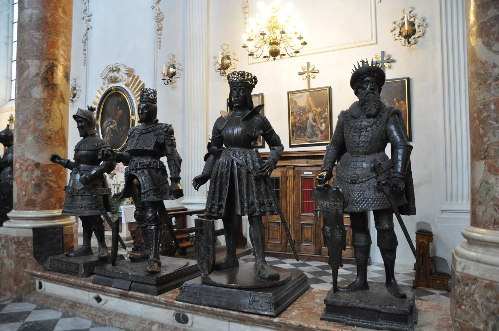Descubre el Casco Antiguo de Innsbruck: Historia y Bellezas del Corazón del Tirol - Innsbruck | Secret World Trip Planner
