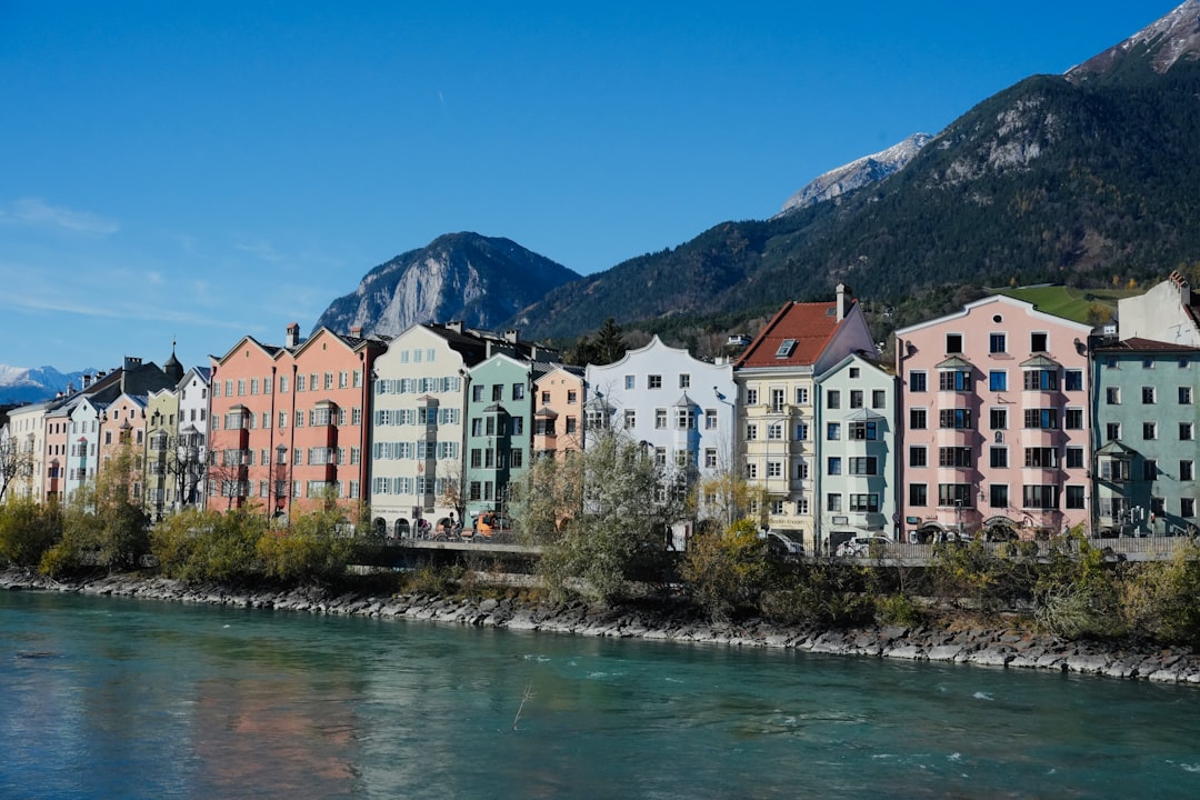 Descubre el Casco Antiguo de Innsbruck: Historia y Bellezas del Corazón del Tirol - Innsbruck | Secret World Trip Planner