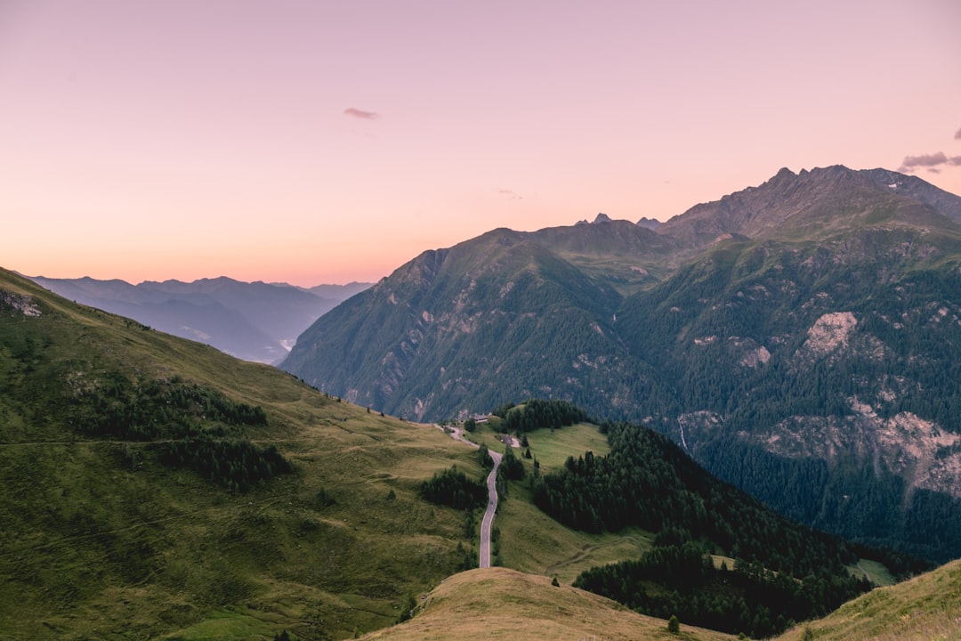 Descubra a Grossglockner High Alpine Road: uma viagem inesquecível - Winkl | Secret World Trip Planner