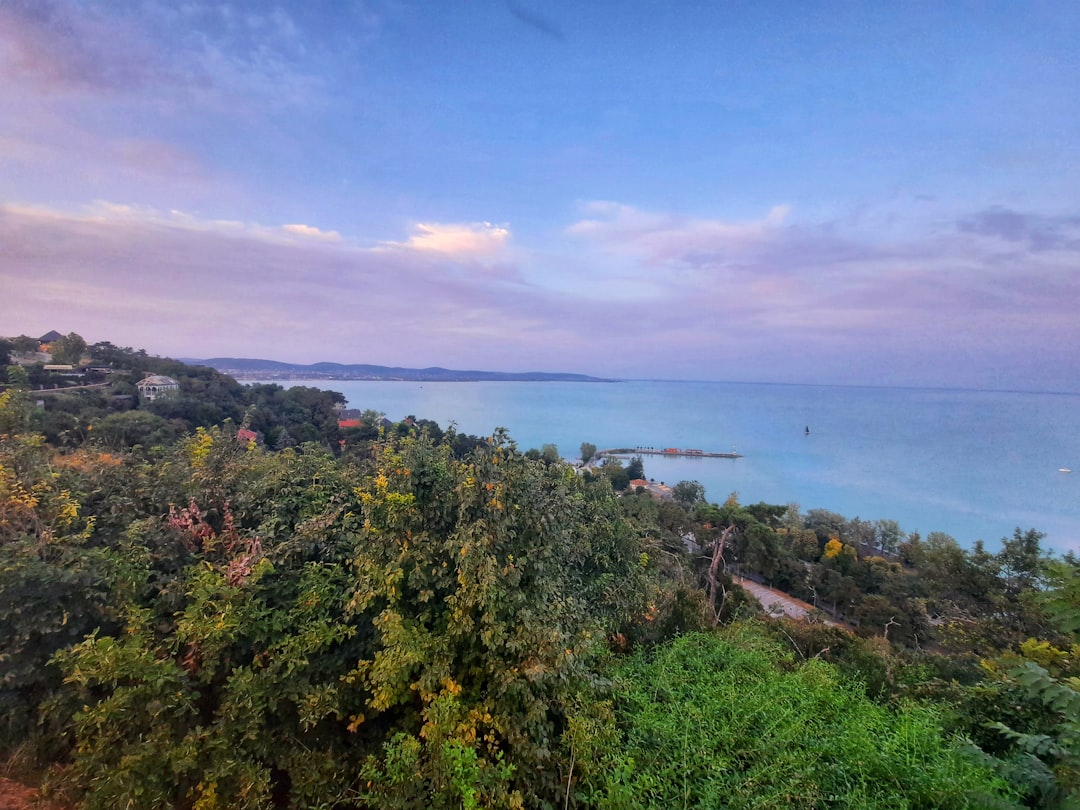 발라톤 호수 발견하기: 헝가리의 자연 낙원 - Balatonfüred | Secret World Trip Planner