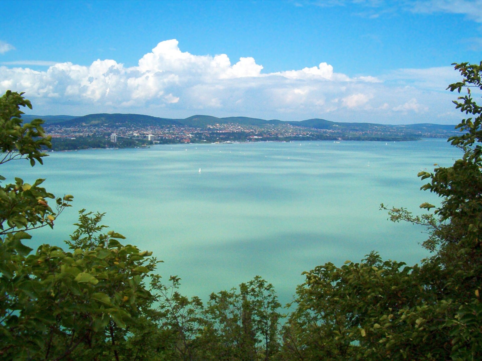 バラトン湖を発見：ハンガリーの自然の楽園 - Balatonfüred | Secret World Trip Planner
