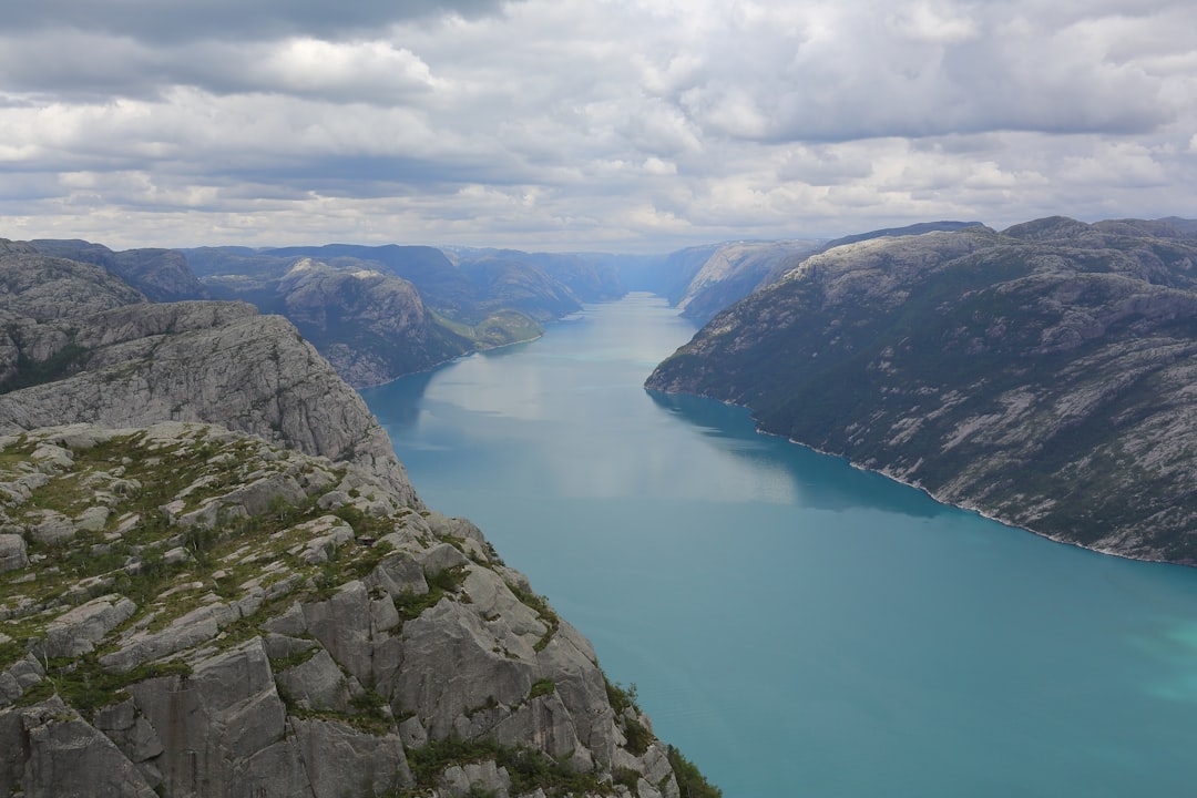 Vistas impresionantes en el Mirador Lysefjord - R13(old 1 | Secret World Trip Planner