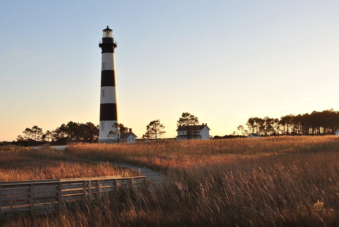 Découvrez le phare de Bodie Island : un voyage dans le temps - Nags Head | Secret World Trip Planner
