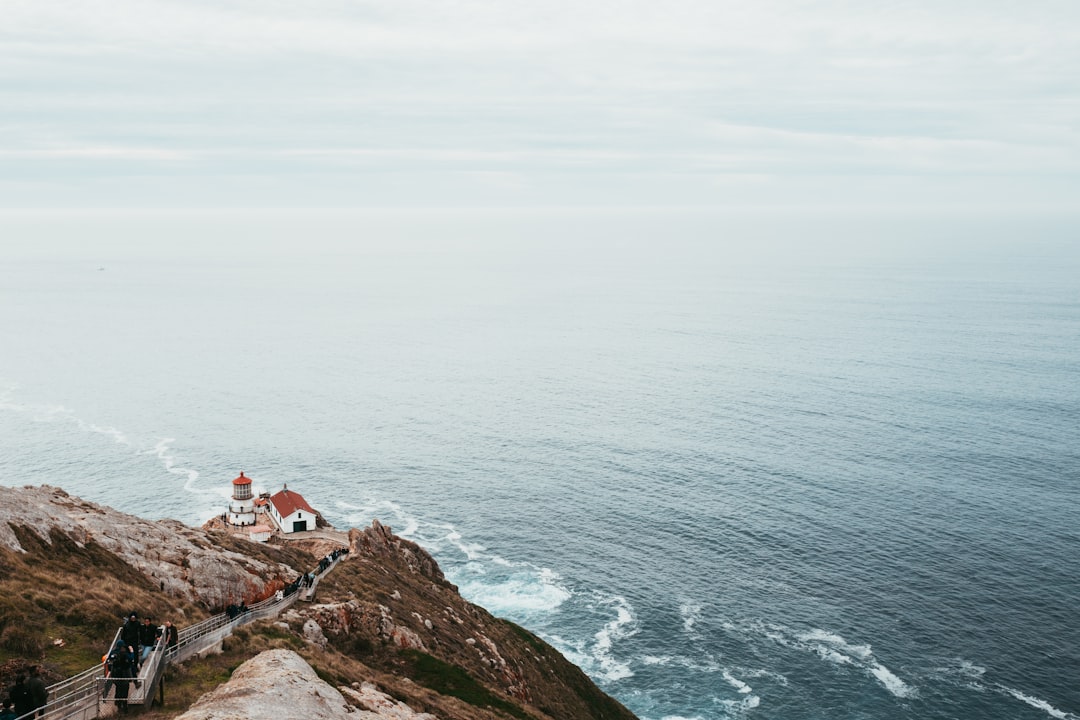 Entdecke den Point Reyes Leuchtturm: Meer und Geschichte - Inverness | Secret World Trip Planner