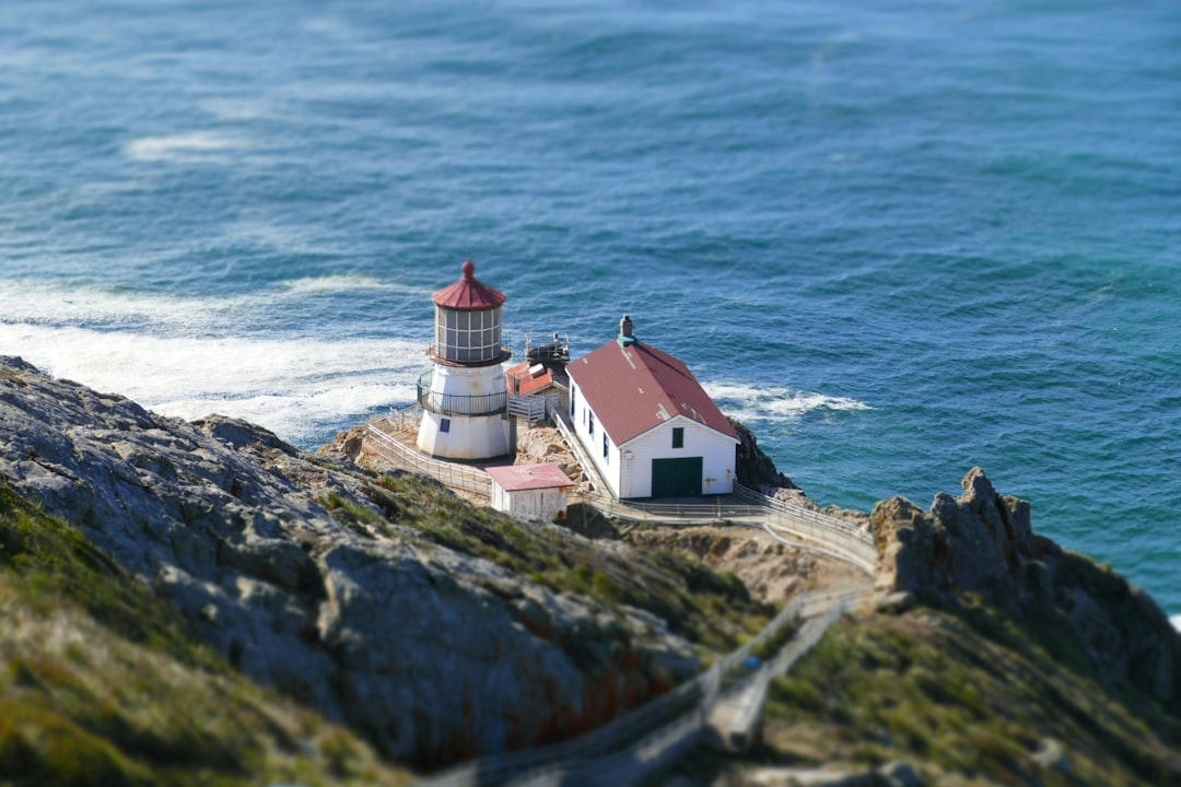 Entdecke den Point Reyes Leuchtturm: Meer und Geschichte - Inverness | Secret World Trip Planner