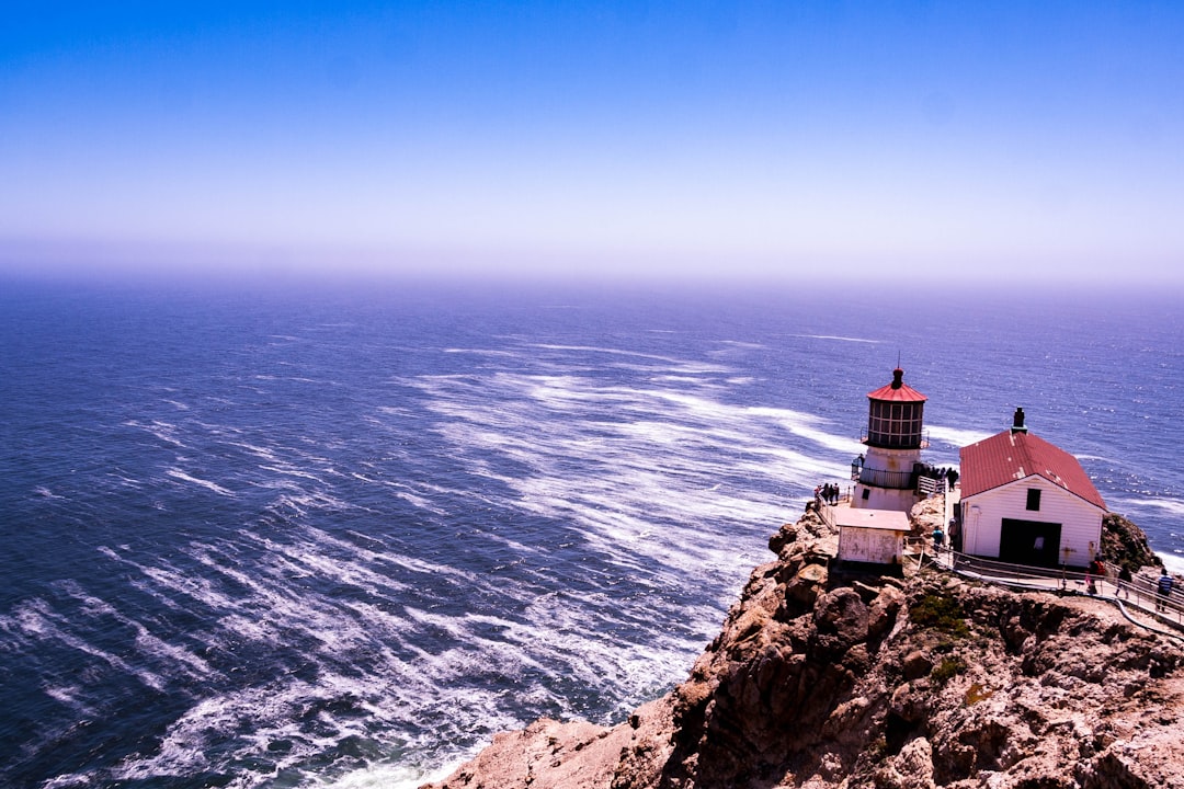 Entdecke den Point Reyes Leuchtturm: Meer und Geschichte - Inverness | Secret World Trip Planner