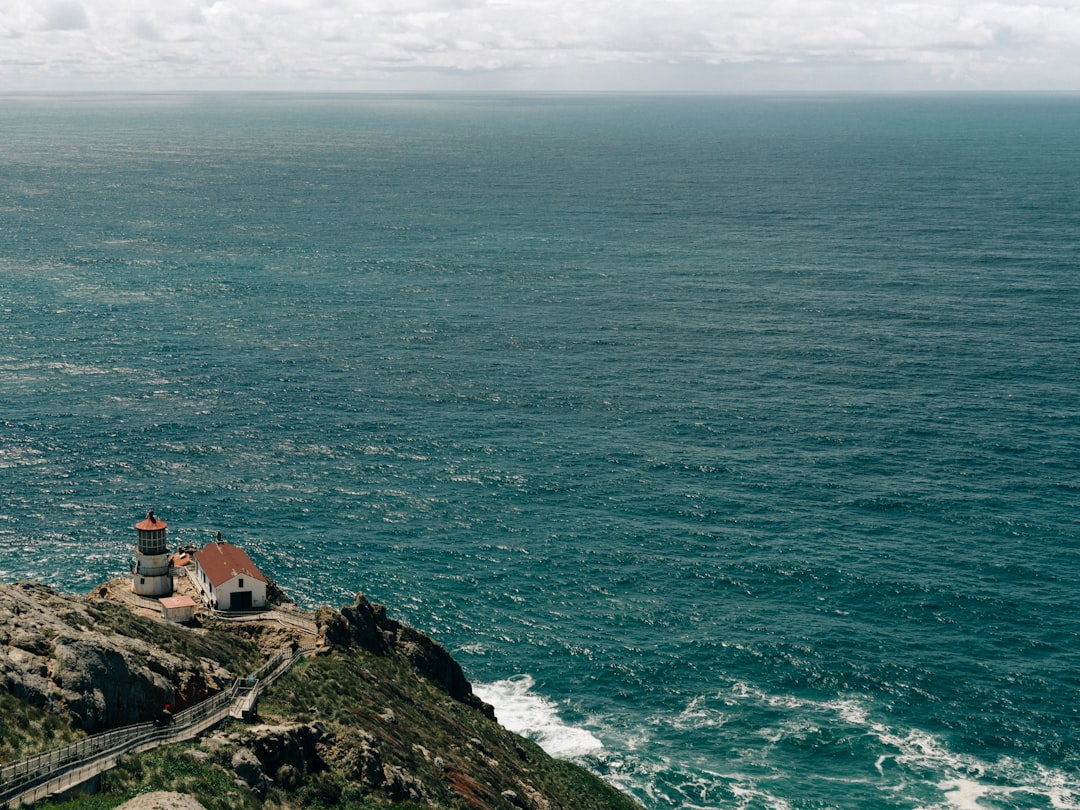 Descubre el Faro de Point Reyes: historia y mar - Inverness | Secret World Trip Planner