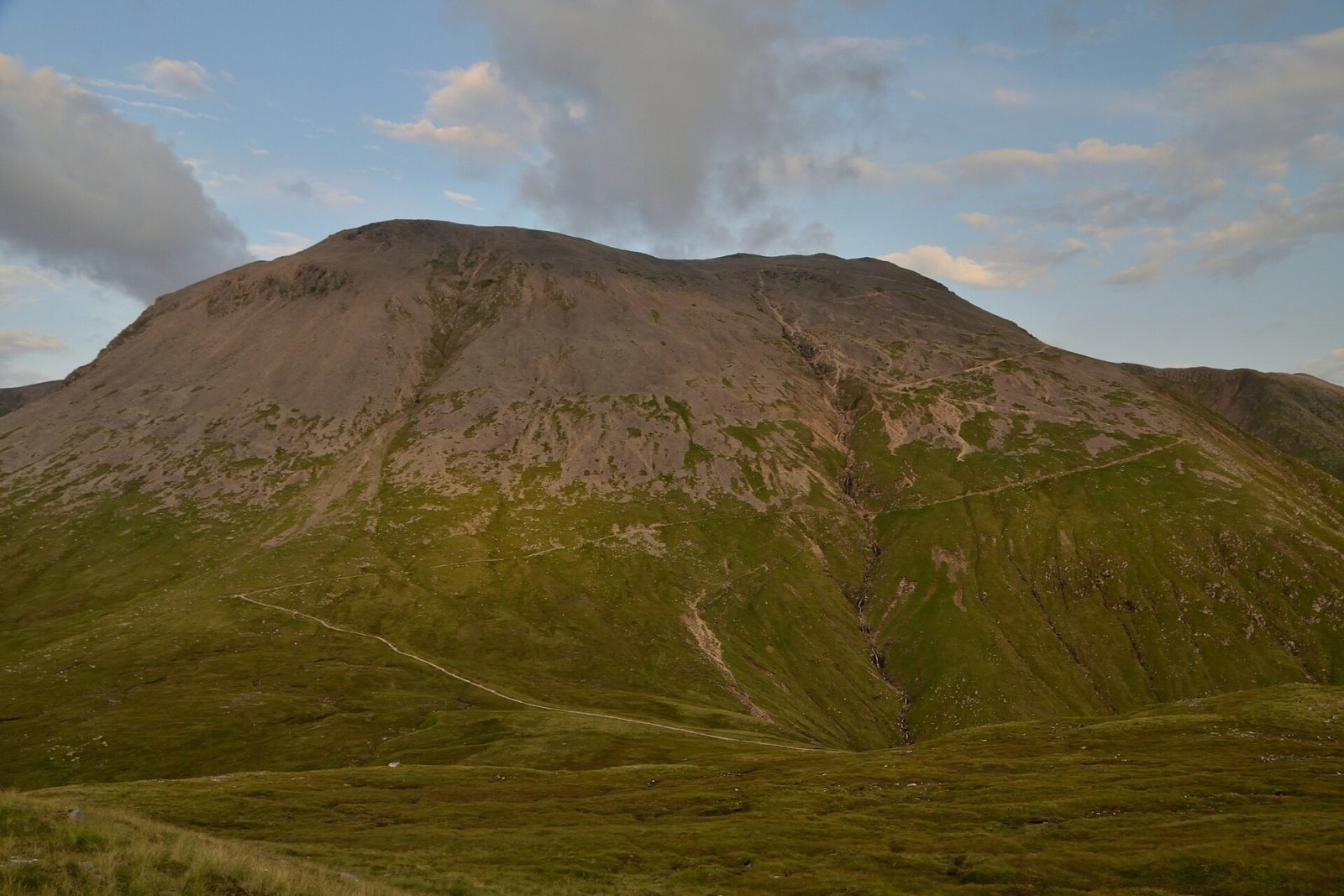 Scopri Ben Nevis: la vetta più alta della Scozia - Polldubh | Secret World Trip Planner