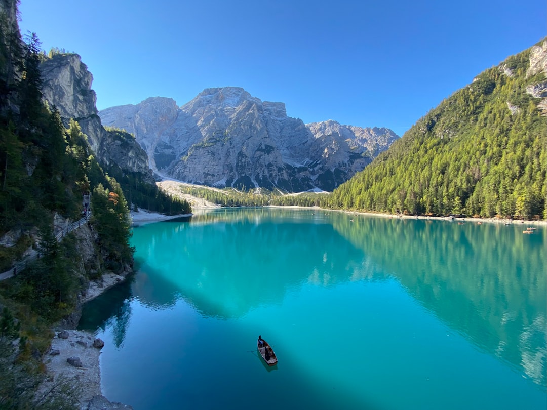 Wanderungen am Pragser Wildsee: Ein verstecktes Paradies - St.Veit | Secret World Trip Planner