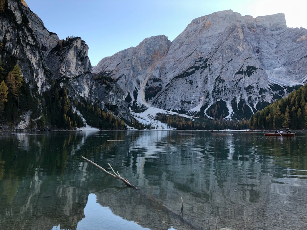 Wanderungen am Pragser Wildsee: Ein verstecktes Paradies - St.Veit | Secret World Trip Planner