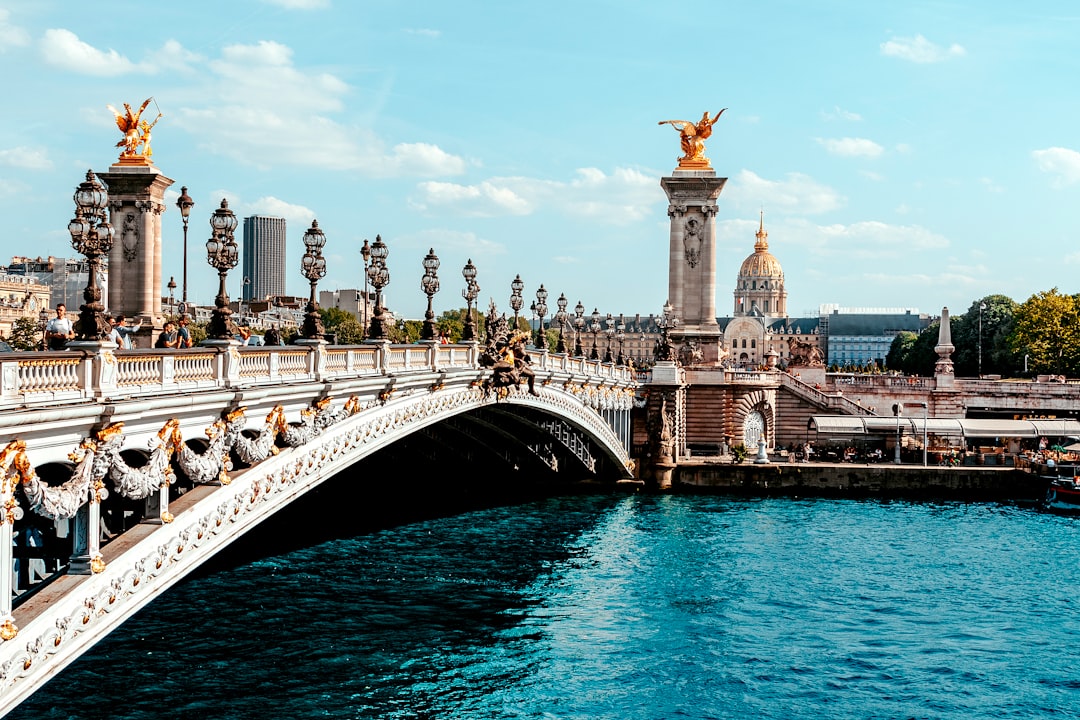 アレクサンドル3世橋：パリの傑作 - Pont Alexandre III | Secret World Trip Planner