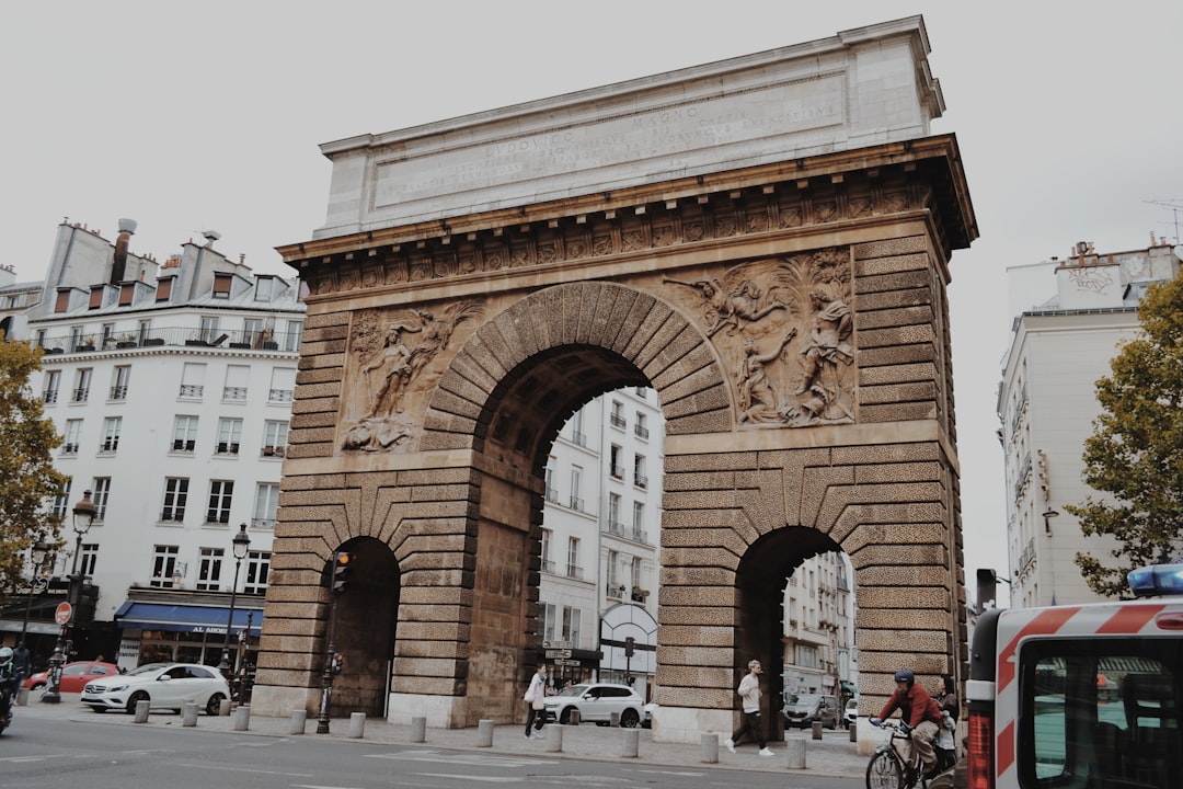 Carousel's Arch of Triumph: A Bridge of History and Beauty - Pl. du Carrousel | Secret World Trip Planner