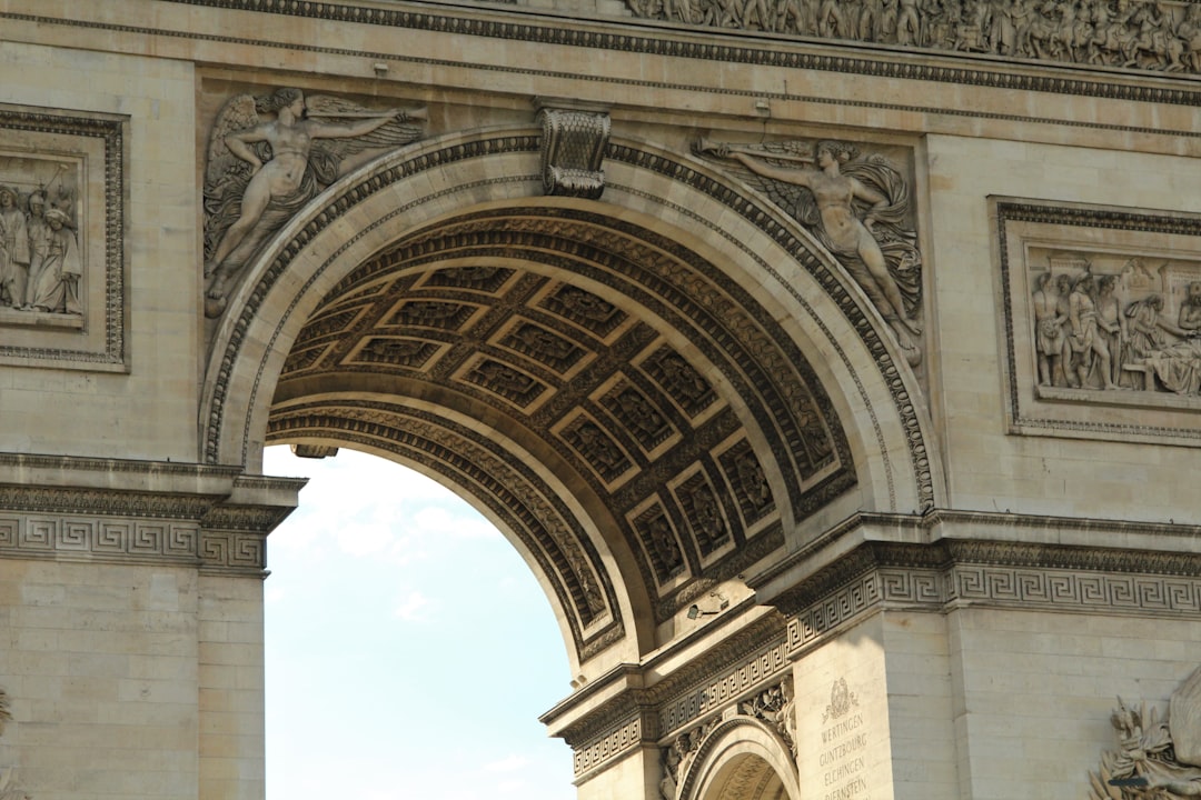 Arco del Carosello: Un Vínculo entre Historia y Belleza - Pl. du Carrousel | Secret World Trip Planner