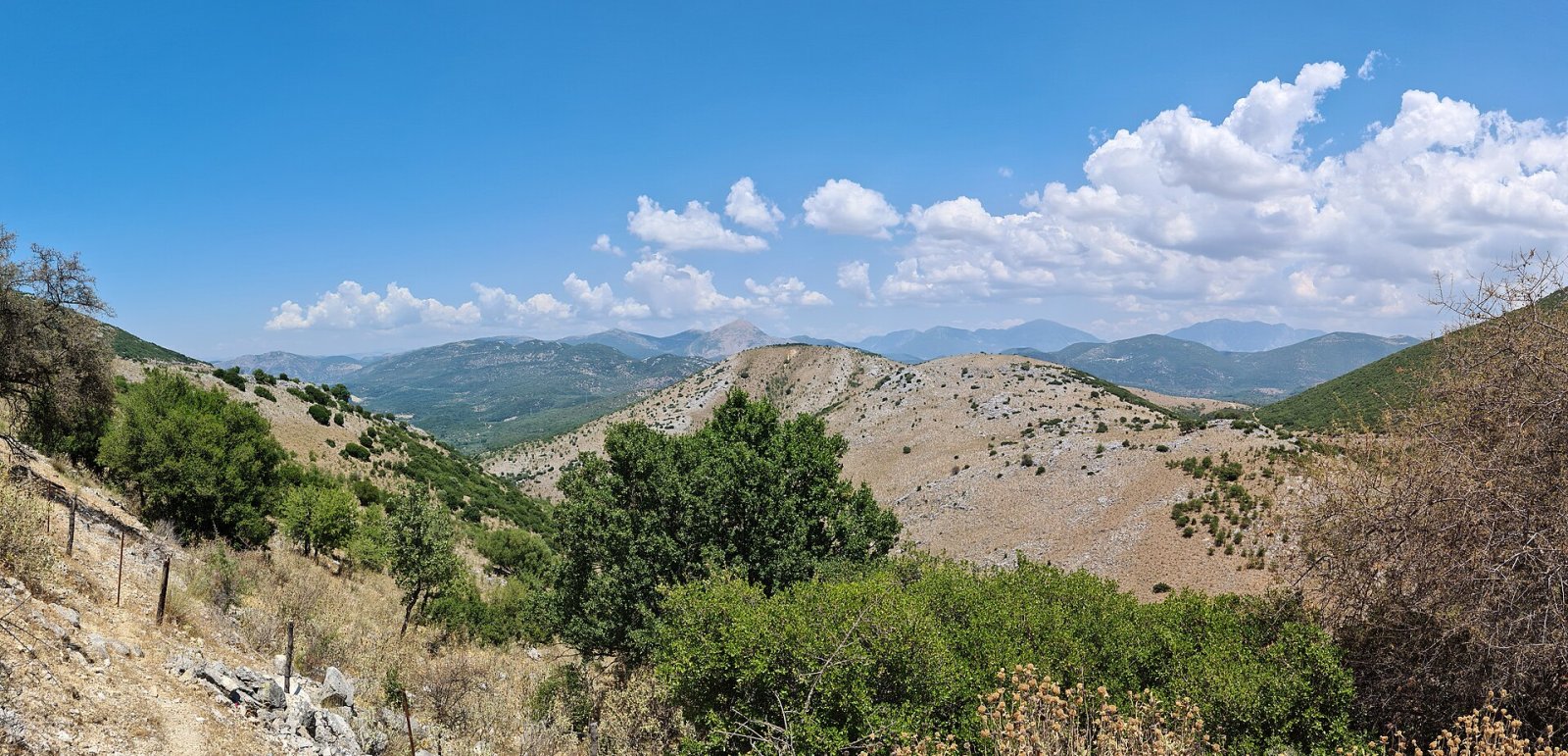 Descubre Psilo Vouno: una joya natural en Grecia - F95Q+H2 Paramithia | Secret World Trip Planner