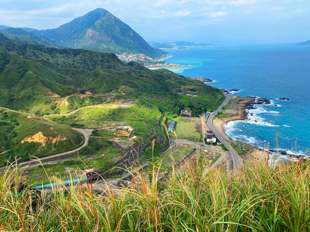 Descubre la Magia de 下橫坑山: Un Paraíso Natural en Taiwán - Hualong Village | Secret World Trip Planner