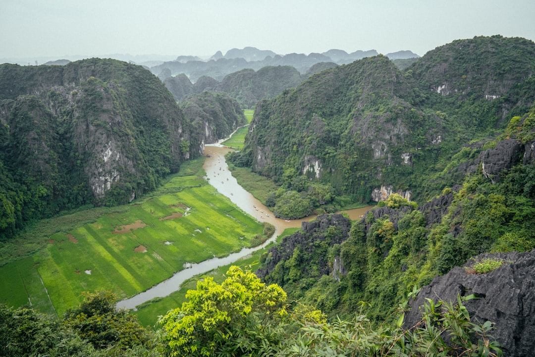 Núi Am: Un Paraíso Natural en el Corazón de Vietnam - Canh Vinh | Secret World Trip Planner